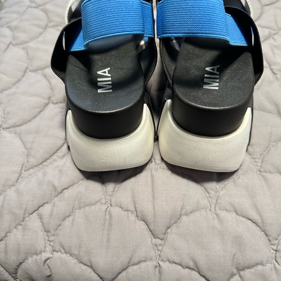 Size 8.5 MIA faux leather and elastic platform sandals - Picture 3 of 4